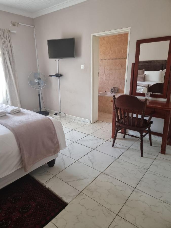 Palm Villa Хараре Екстериор снимка